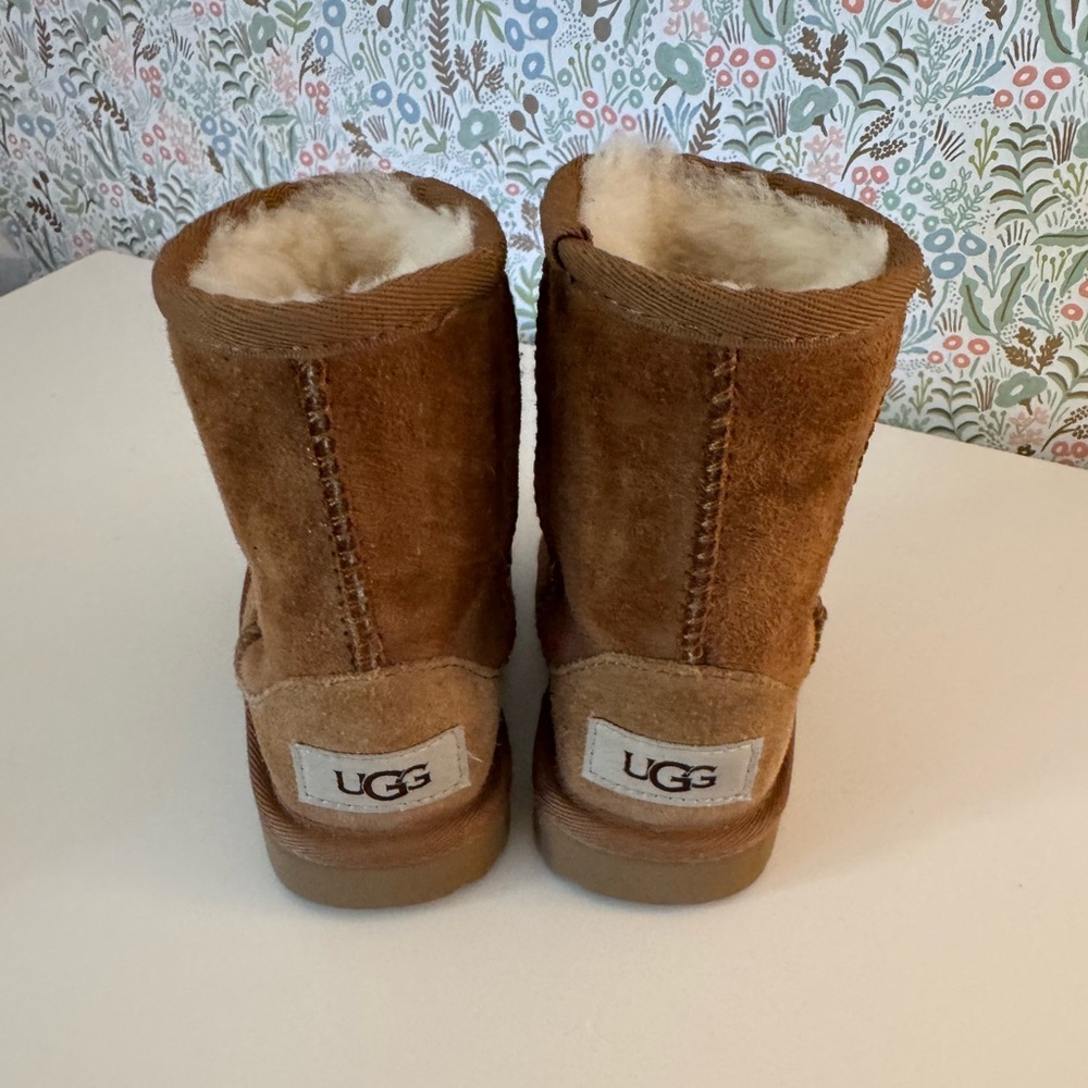 Toddler size 6 Uggs. Excellent condition